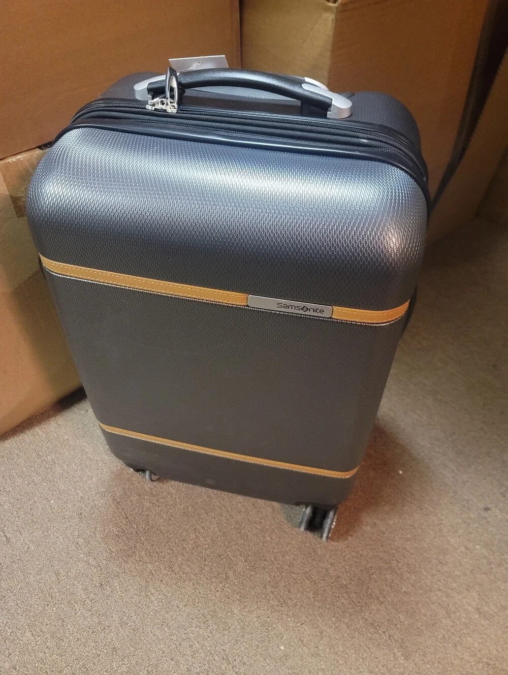 LONDON FOG CARRY ON TRAVEL LUGGAGE 22